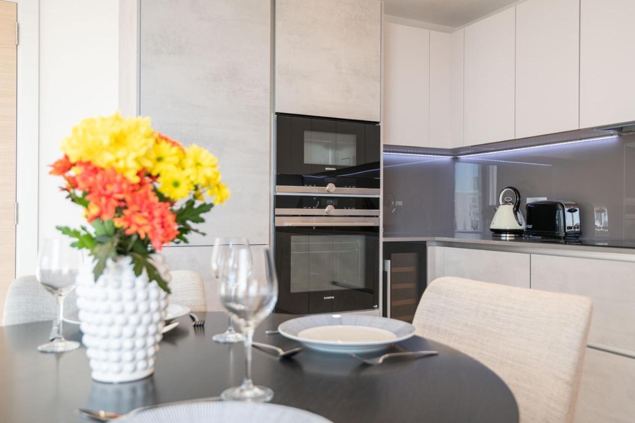 Modern Family Home Close To Victoria Station By Underthedoormat London Ngoại thất bức ảnh