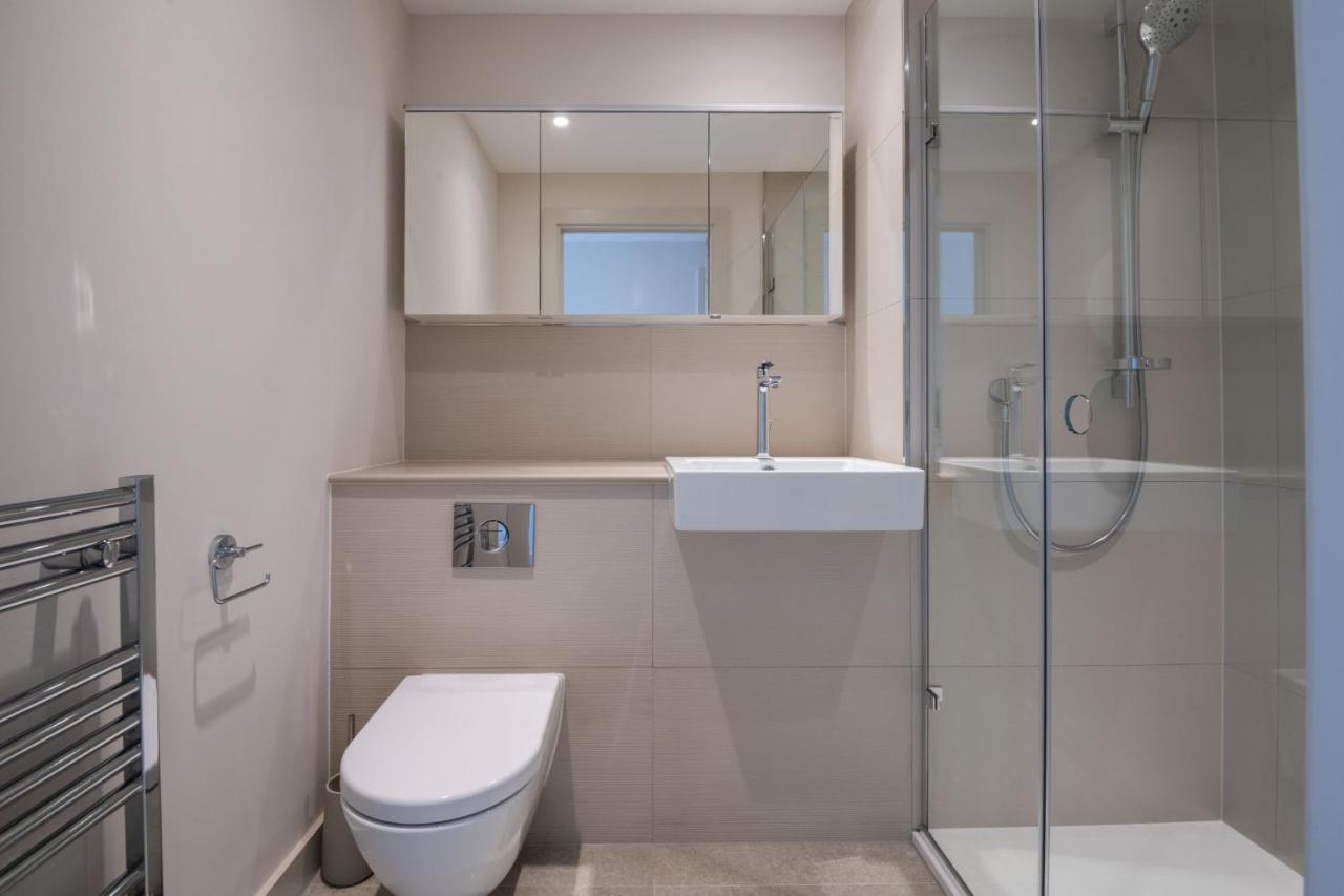 Modern Family Home Close To Victoria Station By Underthedoormat London Ngoại thất bức ảnh