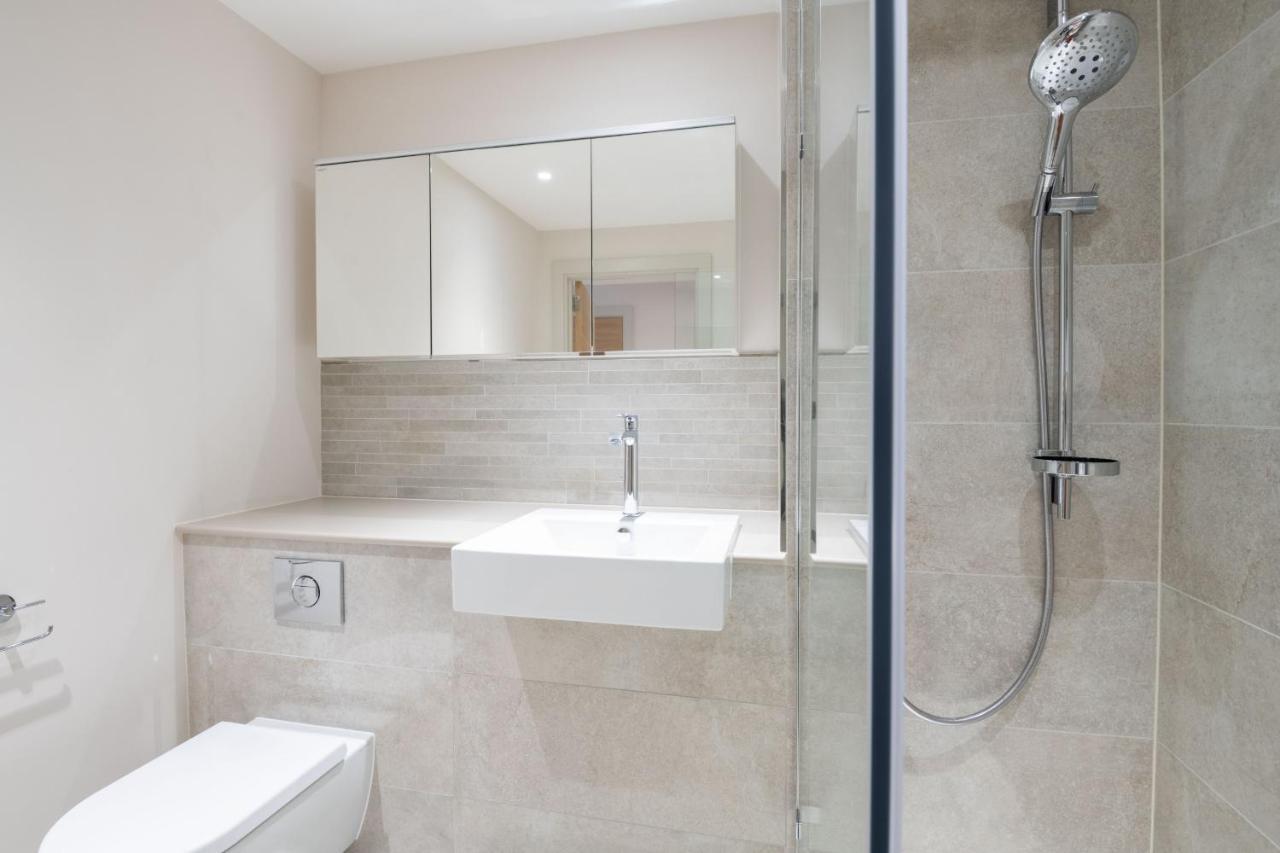Modern Family Home Close To Victoria Station By Underthedoormat London Ngoại thất bức ảnh